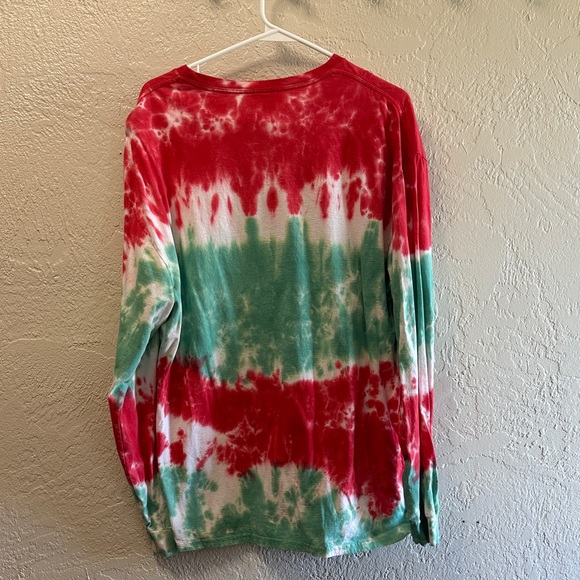 Buc-ee’s Red and Green Tie-Dye Christmas long sleeve shirt - Picture 3 of 4